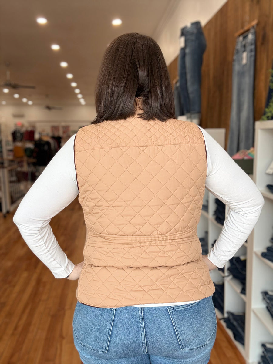 Suede Piping Quilted Vest: Caramel