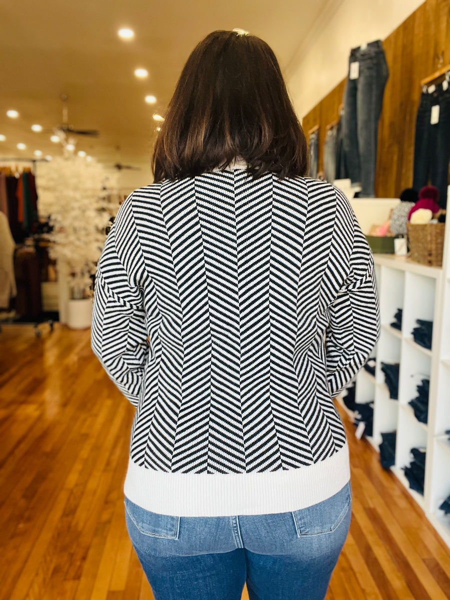 Chevron Pullover- Black & White