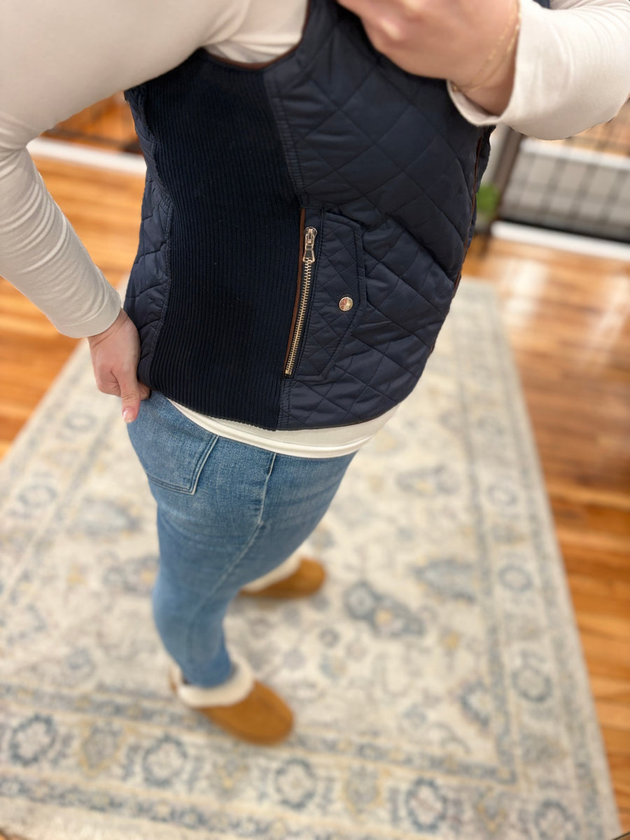 Suede Piping Quilted Vest: Navy