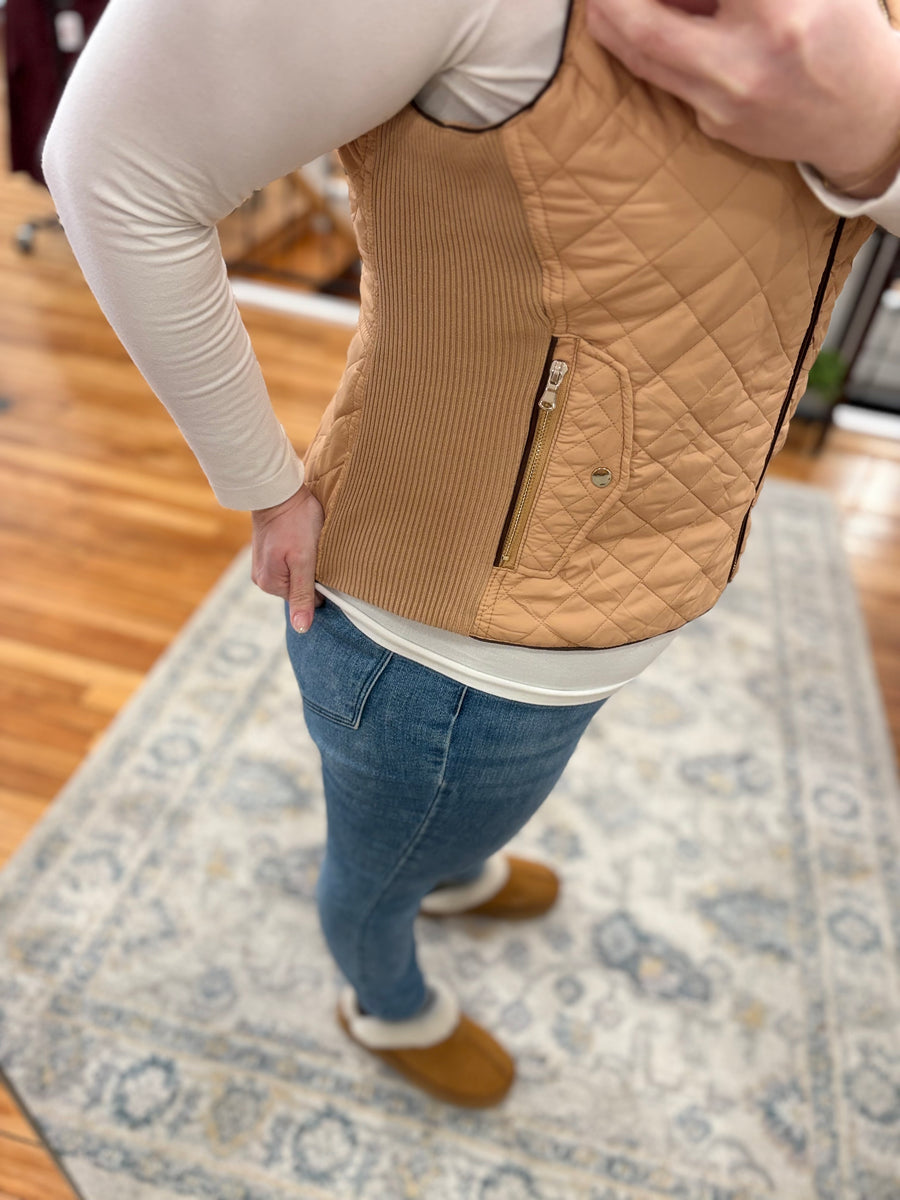 Suede Piping Quilted Vest: Caramel