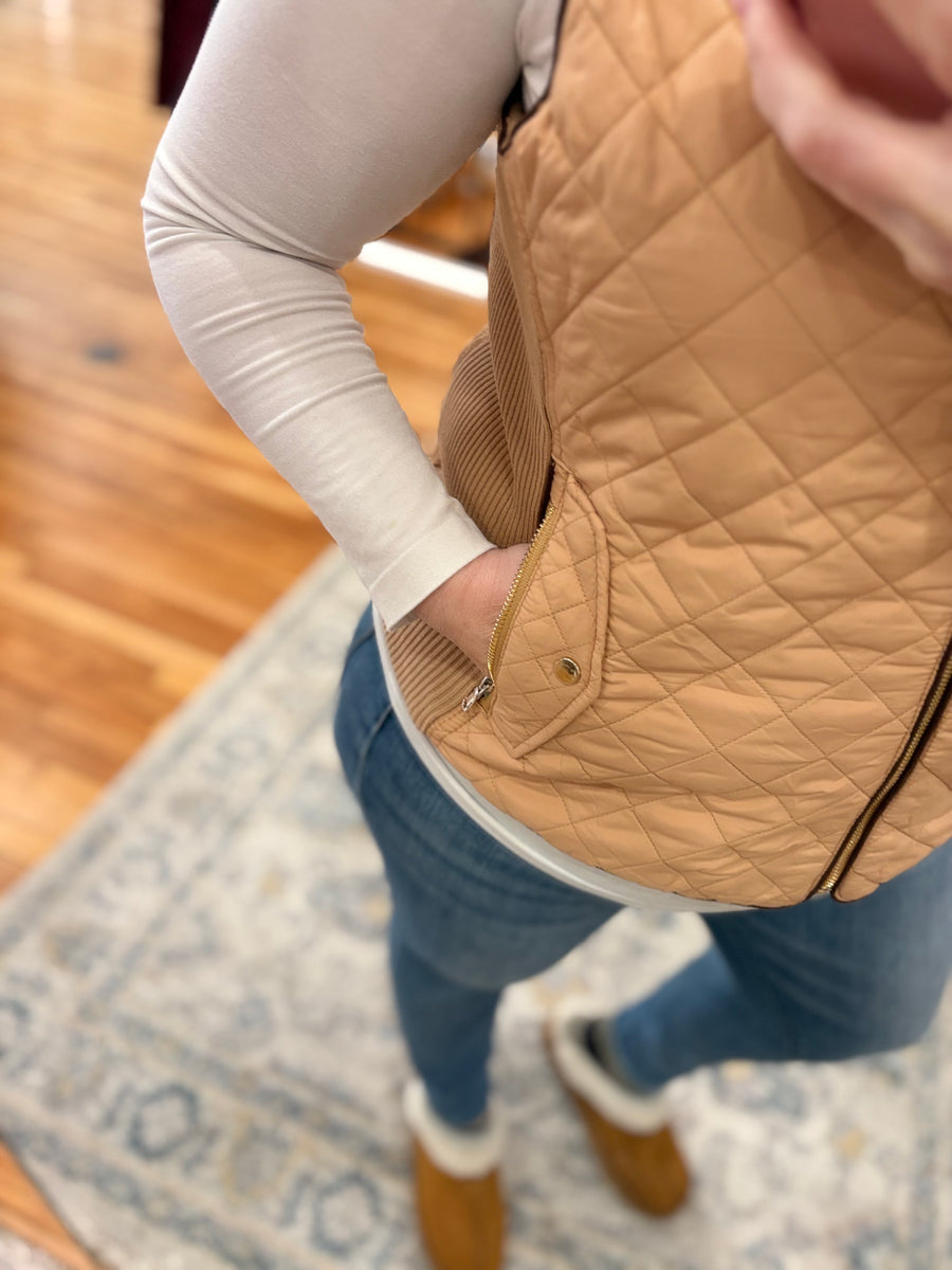 Suede Piping Quilted Vest: Caramel